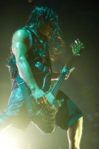 Рок-тренинг: как тренируется басист Metallica?
