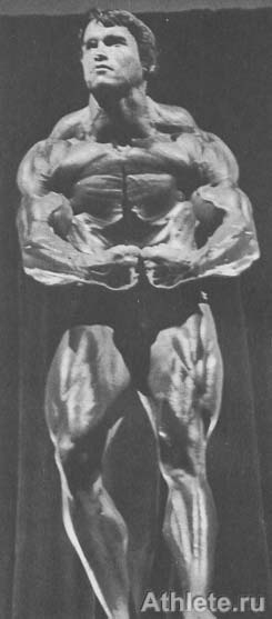 Мышцы бедра являются самой массивной группой в человеческом теле. Существует ряд упражнений для совершенствования их формы и изоляции, но для наращивания массы нет ничего лучше, чем приседания с тяжелой штангой. 