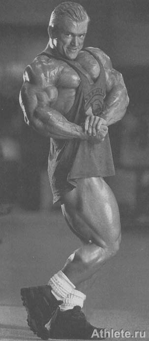 Ли Прист - большой почитатель легендарного Тома Платца. Он упорно трудился, чтобы добиться такого же развития мышц бедра, как у своего кумира. 